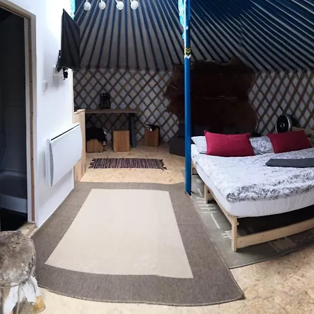 Apartman Jurta Na Zvireci Farme *